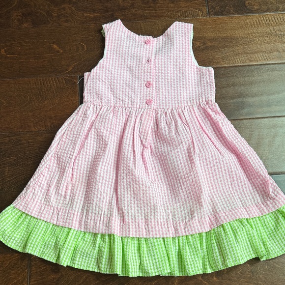 Plaid Seersucker Pastel Pink and Green Kids Dress with Daisy & Bee Embroidery - Picture 2 of 3